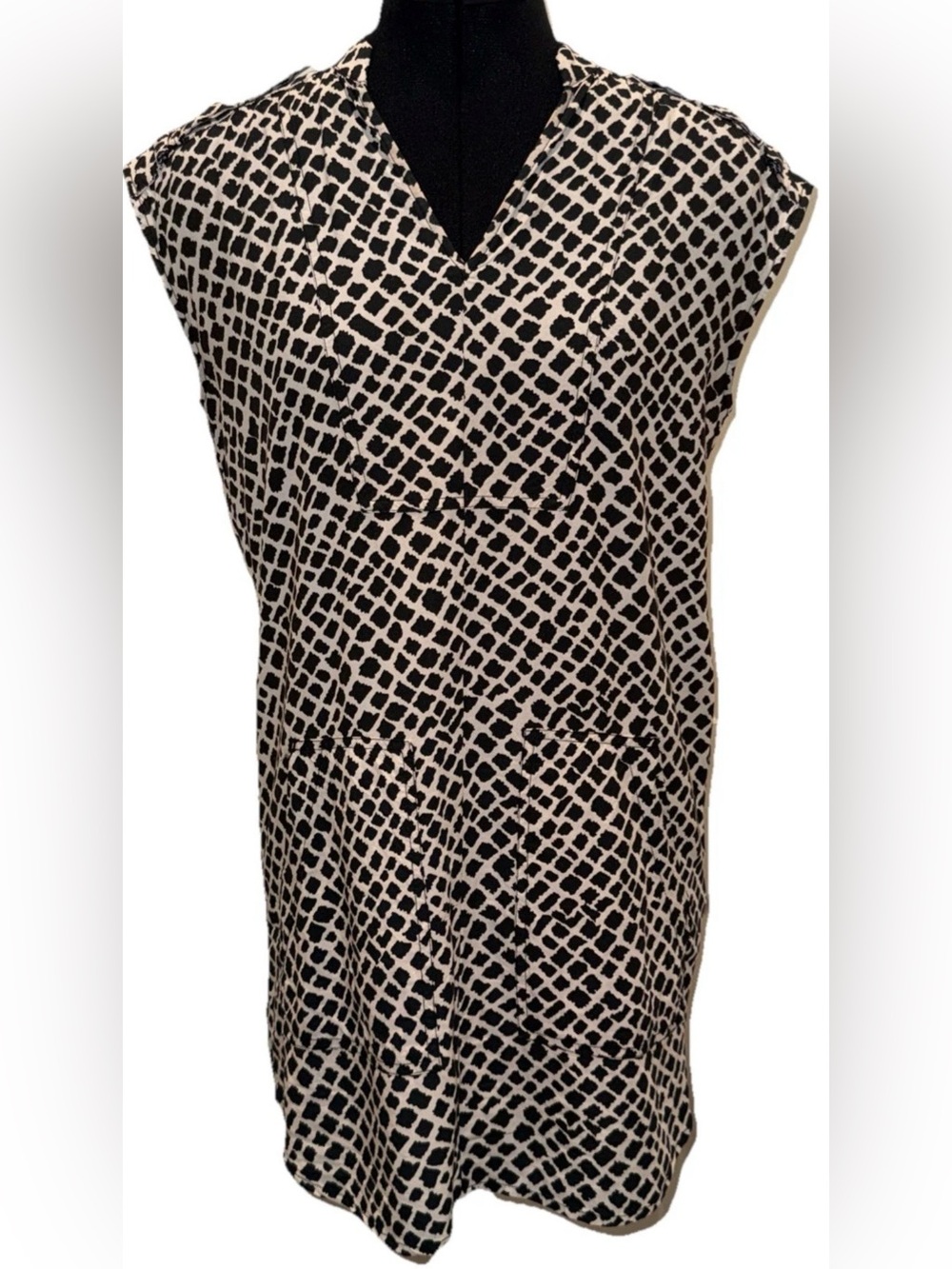 Banana Republic Women's Sleeveless Tan/Black V-Neck Dress, Two Pockets, Size 4